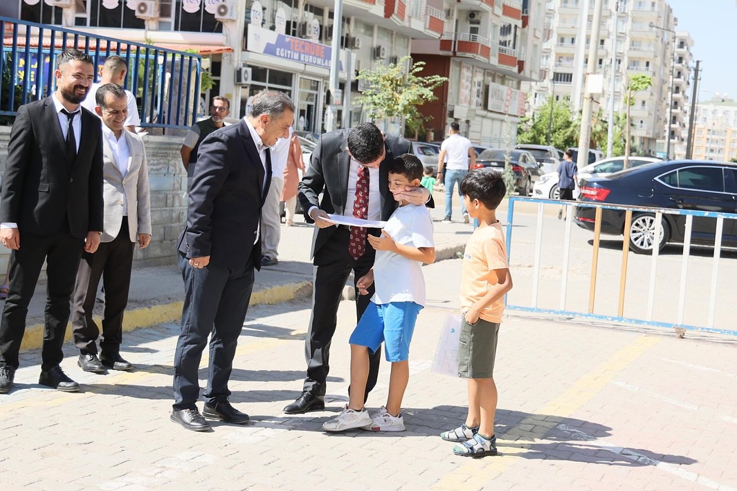 KAYMAKAMIMIZ ABDULLAH ŞAHİN KARNE DAĞITIM TÖRENİNE KATILDI