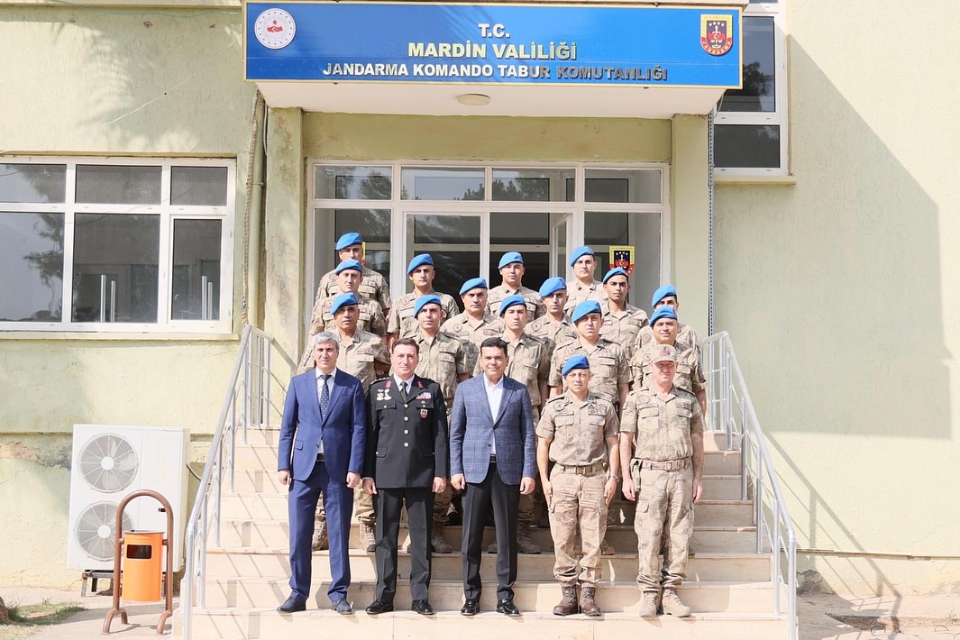 JANDARMA KOMANDO TABUR KOMUTANLIĞINDA BAYRAMLAŞMA PROGRAMI DÜZENLENDİ