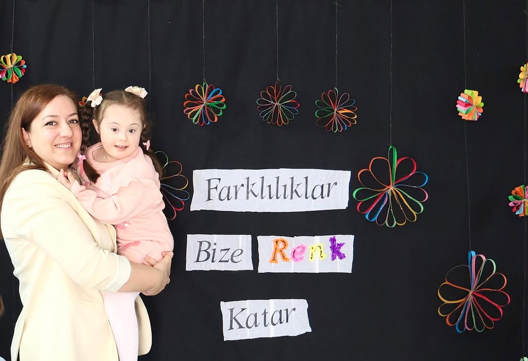 KAYMAKAMIMIZ ABDULLAH ŞAHİN’İN EŞİ EMİNE ŞAHİN KIZILTEPE ÖZEL EĞİTİM ANAOKULUMUZU ZİYARET ETTİ